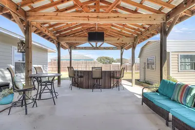 Image de Pet Friendly, Game Room, Fenced 1/2 Acre, Outdoor Bar with a Tv!
