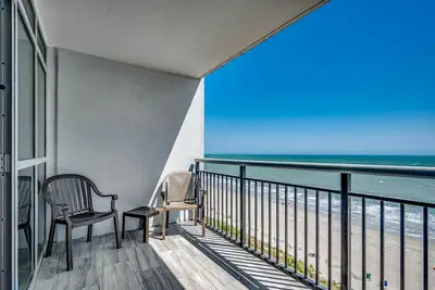 Image de Direct Oceanfront 2br/2ba at Bay View Resort by Luxury Beach Rentals