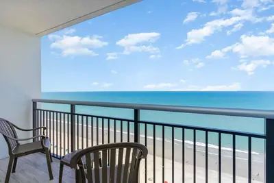 Image de New! Direct Oceanfront 2br/2ba Unit - Bay View Resort by Luxury Beach Rentals