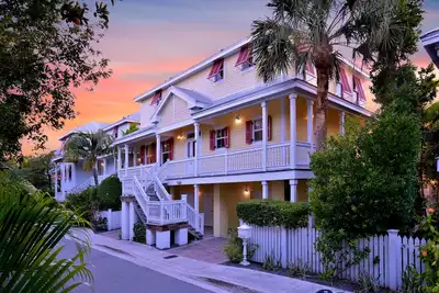 Image de Sleep 16 guests over two side-by-side homes in exclusive Key Cove Landings