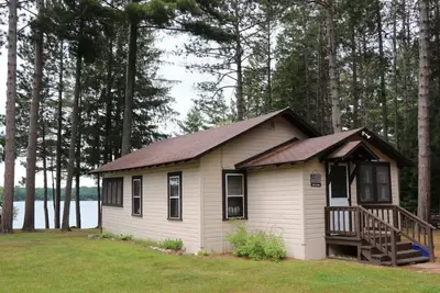 Image de Fishermens' Cottage located on Big Arbor Vitae Lake