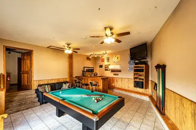 Image de Amenity-Filled 4 Bdr Waterfront Home! Walk to Entertainment