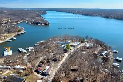 Image de White Oak Landing – Spacious 6 Bdr w\/ Private Boat Slip, Minutes to Dining!