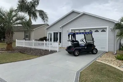 Image de Central Location! ! Beautiful Villa with 2 Seater Gas Golf Cart & Wifi