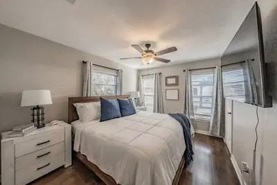 Image de Walk To Dickies Arena, Will Rogers, 7th Street & More, King Bed, Large Backyard!