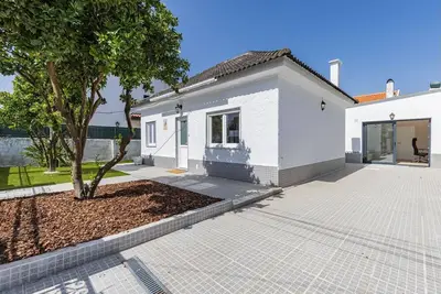 Image de Lovely Beach House in Aroeira by LovelyStay