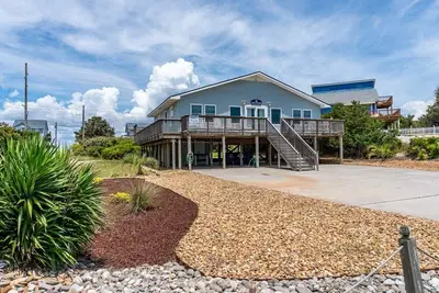 Image de Shell Cottage, Almost Oceanfront House in Emerald Isle, Nc!
