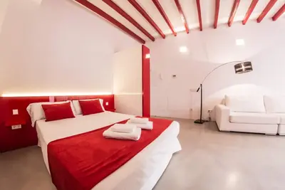 Image de Lonja Suites 3 red