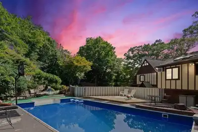 Summer Castle: Pool, Game Room, Bbq - Pet Friendly
