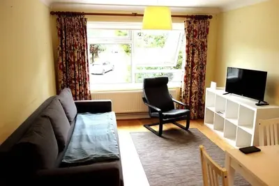 Image de New Cosy 2 Bedroom Flat - Englefield Green