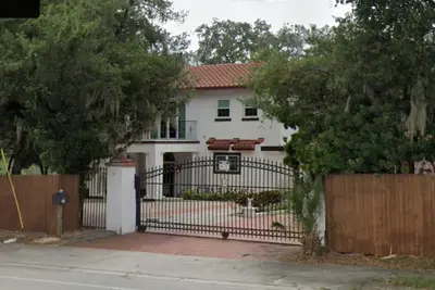 7 Bedroom Lakefront Rental w/ Pool