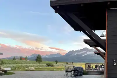 Meadow Creek Tiny Home #03 with Mountain View