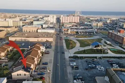 Image de Walking distance to everything! Perfect location for all of the fun!