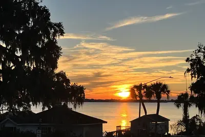 Image de Sunsets and waterfront views just steps to Downtown Mount Dora, Fl