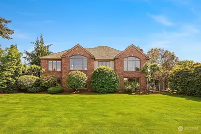 Image de Seaside Serenity Retreat: A Spacious Home in a Coastal Haven with Breathtaking Water Views