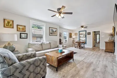 Image de Maison vintage Okc économique de 3 chambres, près de Paseo! #14a