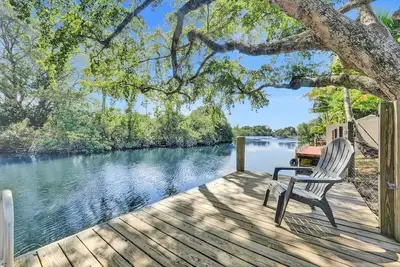 Image de Private Waterfront Paradise minutes from Miami