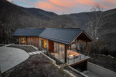 Image de Zen in the Trees Hot Tub • Forest Views • Wi-Fi
