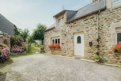 Image de Maison 'Gite Les Dauphins À Matignon' avec terrasse privée, jardin privé et Wi-Fi