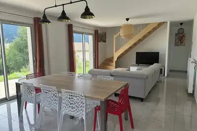 Image de Grande maison de village idéale pour se retrouver en famille ou entre amis.