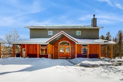 Image de Incredible 8-acre mountain home with hot tub, theatre, games, & Pikes Peak views