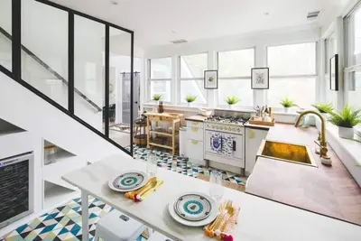 Image de Beautifully curated space, seamlessly marrying retro flair with modern luxury.