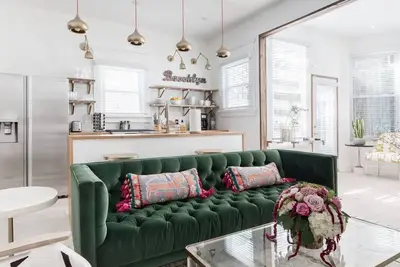 Image de invites you to a world of chic living– a 2-bedroom, 2-bathroom retreat spanning 650 sq ft