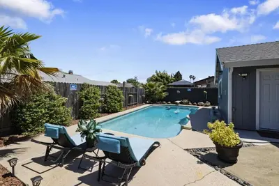 Image de #2 - Room in a beautiful house with pool