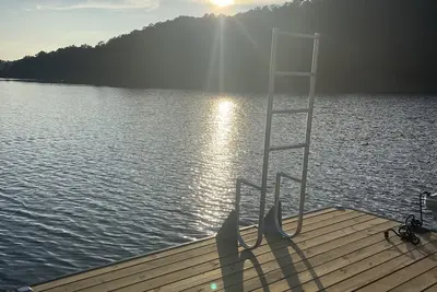 Image de Come stay on the water and create your own tales to share for a lifetime!