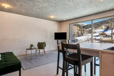 Image de Appartement 'Lena Dolomites Gartensuite' avec vue sur les montagnes, terrasse privée et Wi-Fi