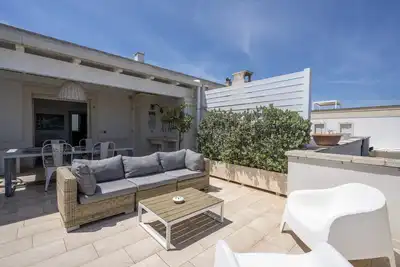 Image de Maison de vacances \"Rooftop Gallery, Savelletri\" avec vue sur la mer, terrasse privée et Wi-Fi