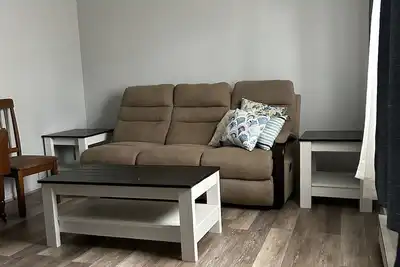 Image de Cozy rustic 1 bedroom apartment perfect for pets with big grassy side yard!