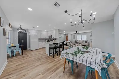 Image de 3 Bedroom/ 3 Bathroom Home in Waco - Hammock, Firepit, Spacious Layout