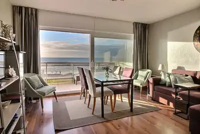 Image de Reale F1 : Appartement face mer pour 4 personnes, au premier étage avec ascenseur