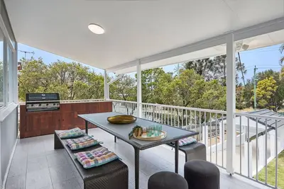 Image de The Queenslander! Impressive Entertainer. Private yards & Multiple Parking 90Days plus