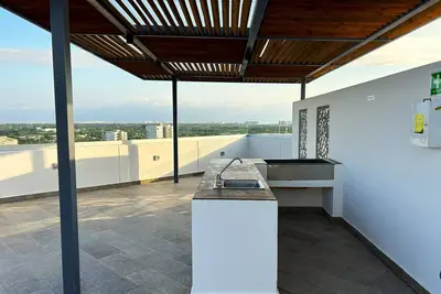 Image de Luxury condominium private complex, heated pool, gym, roof-top, great views