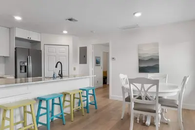 Image de Beautiful Newly Remodeled Condo Minutes to the Beach