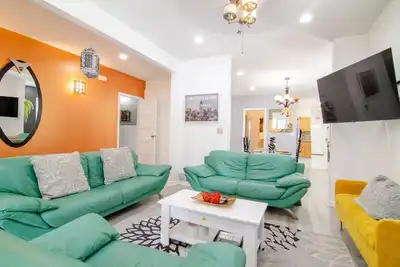 Image de Spacious 3 br 1and a half bath 6 beds close to Nyc