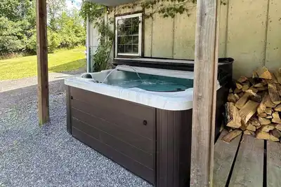 Image de Modern, Pet-Friendly, Hot Tub and Fire Pit!