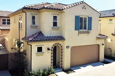 Image de Resort Style Living - Beautiful New House Close to Irvine Spectrum