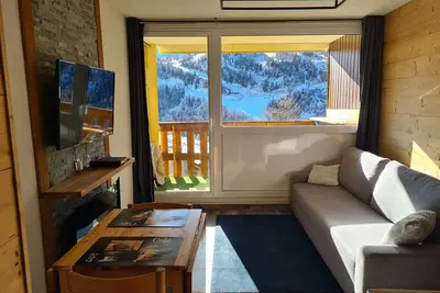 Image de Studio rénové avec 2 couchages et internet, proche pistes et funiculaire