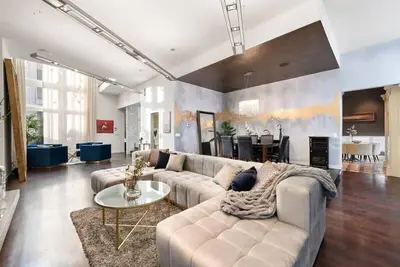 Image de Luxury 5bd Home: Sauna, Hot Tub, Rooftop, Game Rm