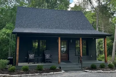 Image de Hot Tub | Cabin in 35 Acre Forest | Siuc < 10 min.