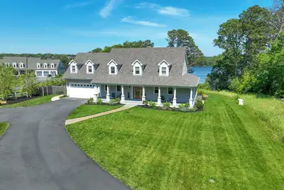 Image de Luxury Waterfront Home w/ Heated Pool and Hot Tub
