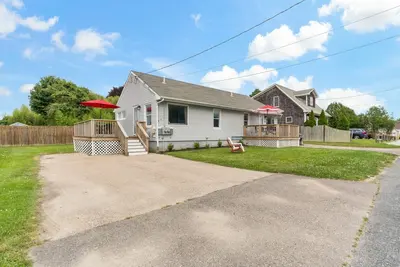 Image de Point Judith Cottage near Scarborough Beach