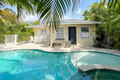 Image de Home One Block to Beach and close to Shops and Restaurants - Lazy Days