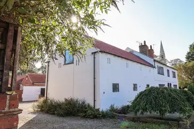 Image de Old Roost Farmhouse, character holiday cottage, with a garden in York