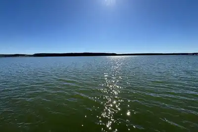 Image de Amazing views, quiet cove, and the new dock make this the perfect Pk get-away.
