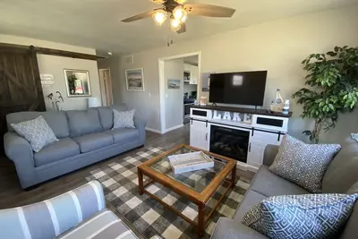 Image de Cozy cottage with lake view! 20 min from Cedar Point, Kalahari, & Sports Force!