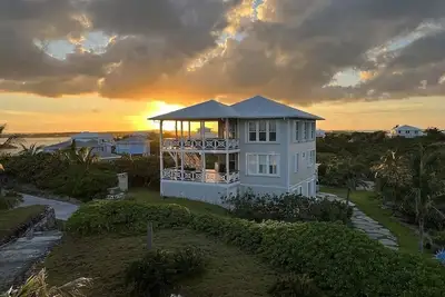 Image de Sky High • Panoramic Views, Dock Slip, Steps to Tahiti Beach - Hope Town